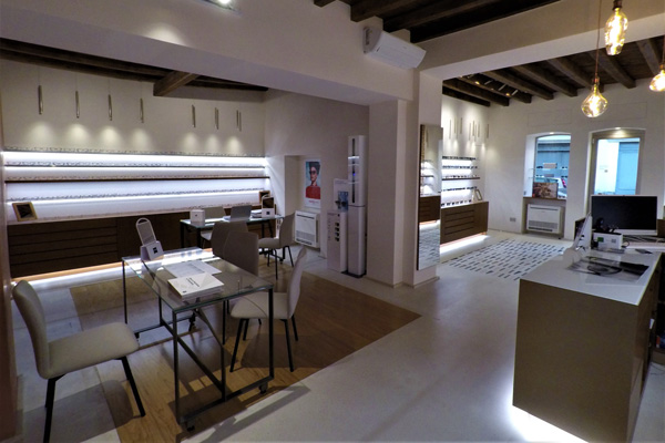 Foto Ottica Farina foto inerno negozio 2