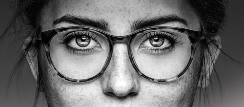 Foto Ottica Farina particolare donna con occhiali zeiss