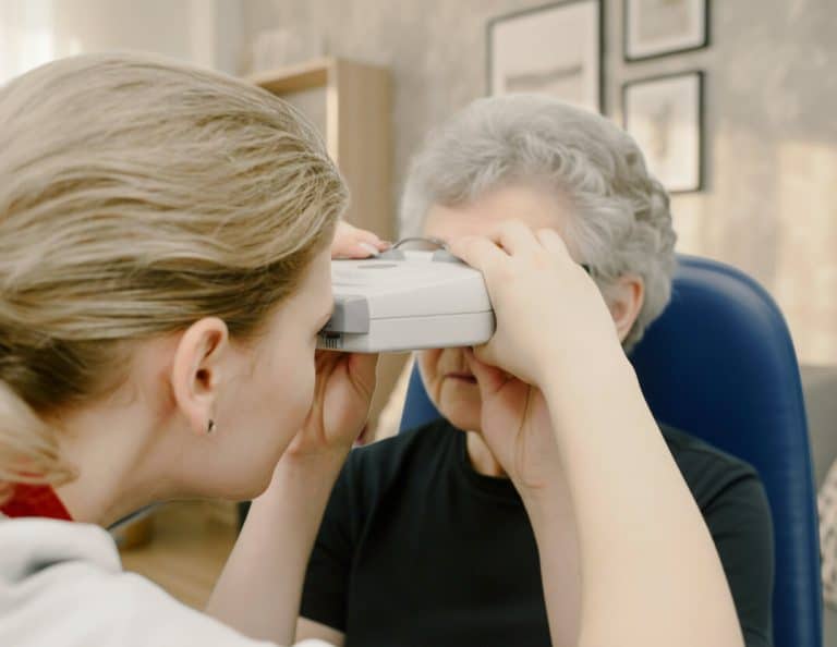 Visita optometrica a domicilio a Monza e Brianza 3 Foto ottica farina Visita optometrica a domicilio visita ad anziani 1